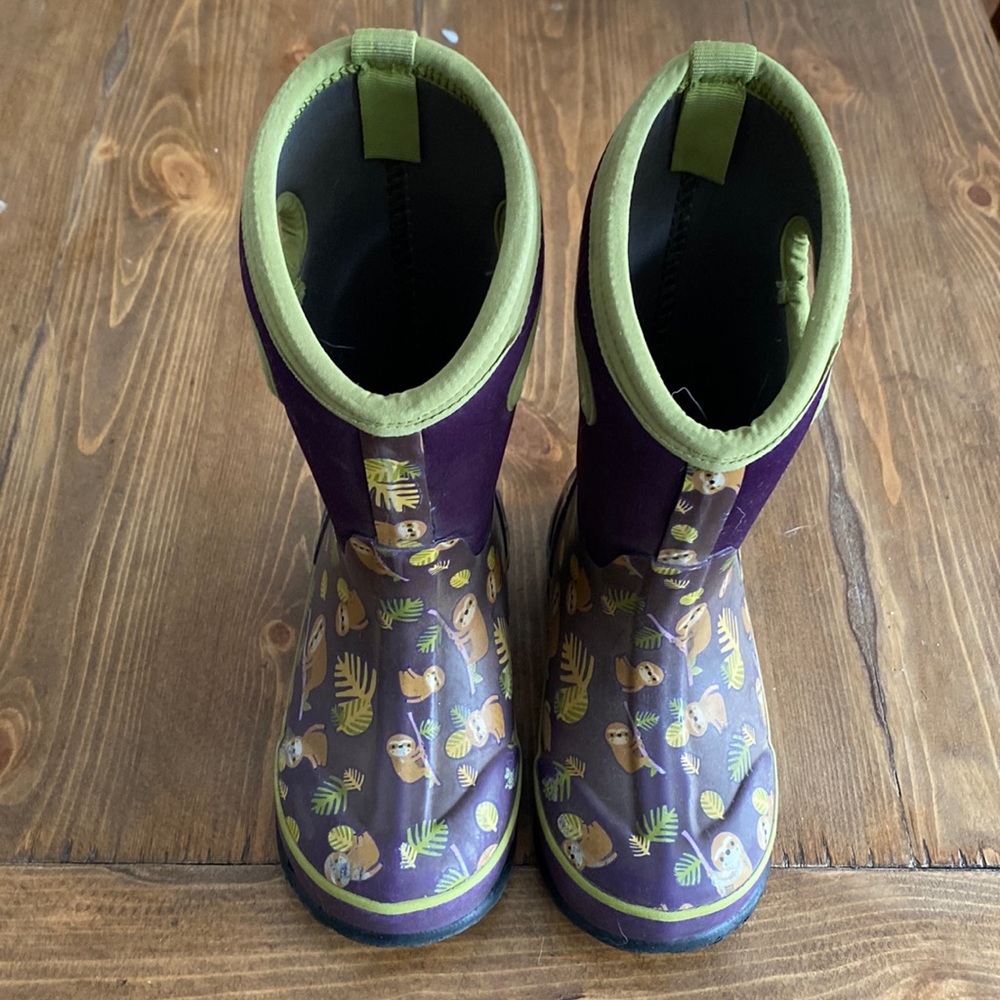 Bogs size 11 kids winter boots. Good used condition.